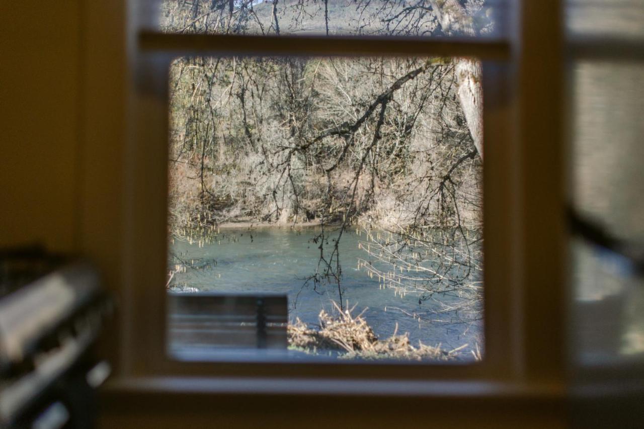Waterfront River Apartments Rogue River 외부 사진